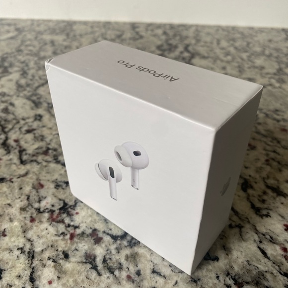 Apple AirPods Pro in Classic White
